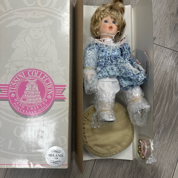 15 Porcelain Dolls New In Box - Picture 4 of 16
